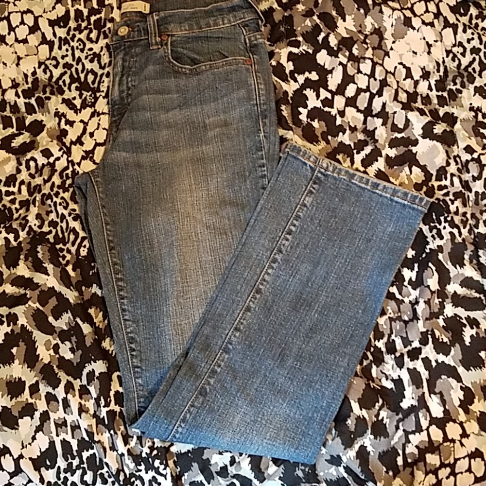Womens Levi jeans